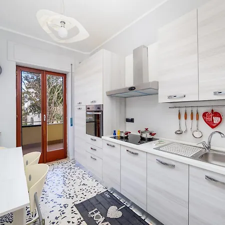 Rosa's House - Close To The Center With Balcony Apartmán *