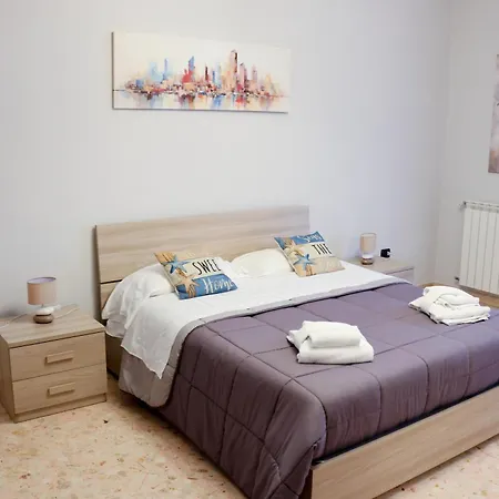 Rosa's House - Spacious In The Center With Balcony Apartament