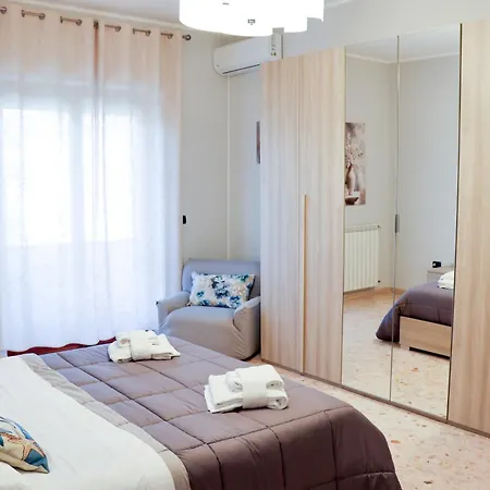 Apartment Rosa's House - Spacious In The Center With Balcony