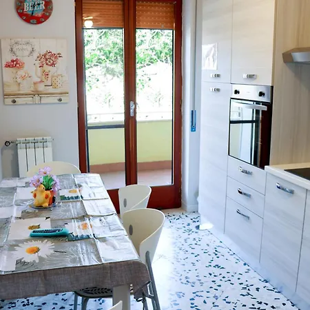 Rosa's House - Spacious In The Center With Balcony アパート *