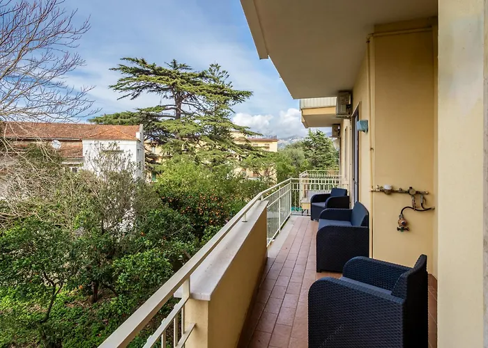 Rosa's House - Spacious In The Center With Balcony Apartment *