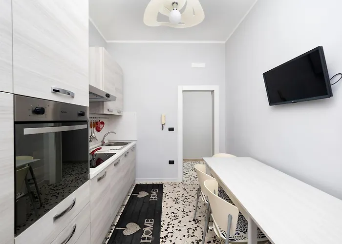 Rosa's House - Spacious In The Center With Balcony Apartment