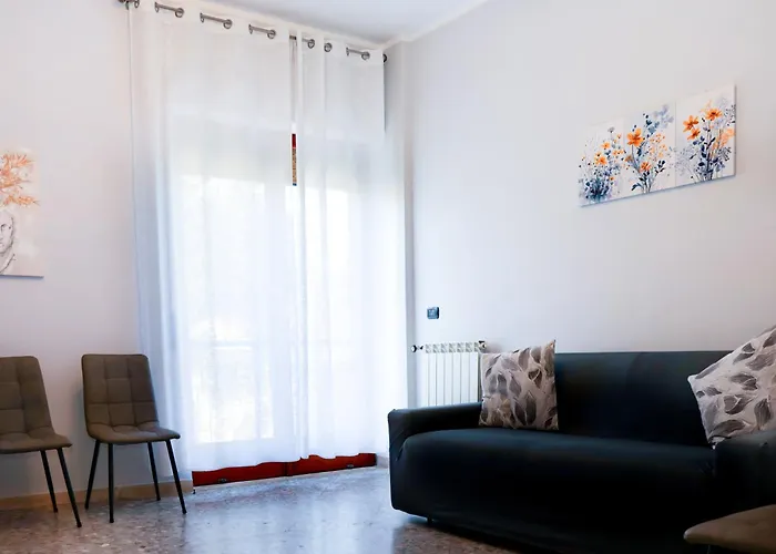 Rosa's House - Spacious In The Center With Balcony Apartment *