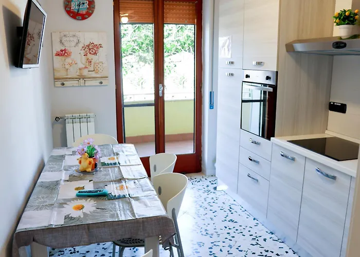 Rosa's House - Spacious In The Center With Balcony Apartment *