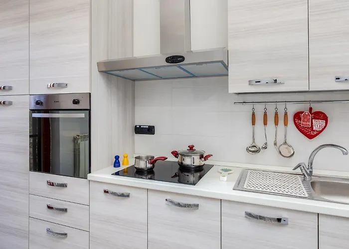 Rosa's House - Spacious In The Center With Balcony Σορέντο