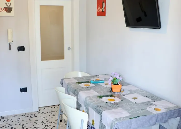 Rosa's House - Spacious In The Center With Balcony * Σορέντο