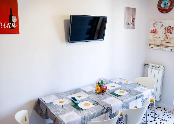 Rosa's House - Spacious In The Center With Balcony Σορέντο